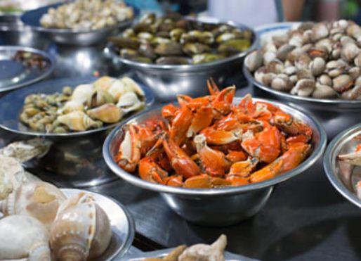 Indulge-in-the-Saigon-street-food